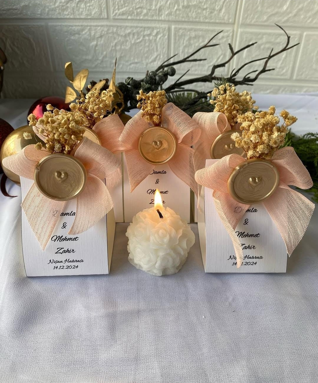 Rosette Radiance Candle